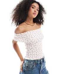 Hollister - Top Met Korte Mouwen, Roosjes En Blote Schouder En - Lyst