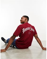 Tommy Hilfiger - T-shirt comoda rossa con logo stile grunge arcuato sul retro - Lyst