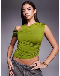 ASOS - Gedrapeerde Top Van Gladde Stof Met Blote Schouder - Lyst