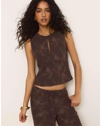 Stradivarius - Embroidered Fitted Sleeveless Top - Lyst
