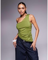 ASOS - Top Van Gladde Stof Met Blote Schouder, Gerimpelde Zijkant En Asymmetrische Zoom Met Dubbel Bandje - Lyst