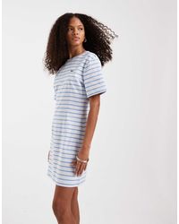 Lacoste - Robe t-shirt courte en jersey rayé - moyen - Lyst
