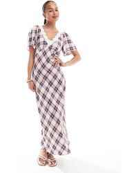 New Look - Robe mi-longue à carreaux et dentelle avec manches évasées - crème - Lyst