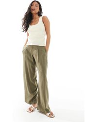 Miss Selfridge - Pantalon large ajusté en lin mélangé - kaki - Lyst