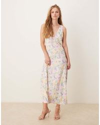 Y.A.S - Lange Jurk Van Satijn Met V-Hals En Weide Bloemenprint - Lyst