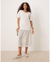 ASOS - Vestido Midi Blanco Estilo Camiseta Con Cintura Caída De Croché De - Lyst