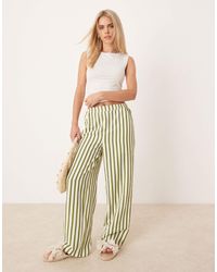ASOS - Petite – gerade geschnittene seersucker-hose mit khaki streifenmuster - Lyst
