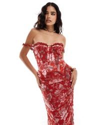 ASOS - Vestido Midi Rojo Fruncido De Chifón Con Estampado Floral, Escote Bardot Y Detalle Estilo Corsé De Satén De - Lyst