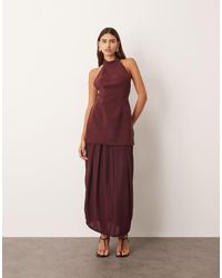 ARRANGE - Vestito Midi Ibrido Allacciato Al Collo Color Bordeaux Con Orlo Drappeggiato E Schiena Scoperta - Lyst