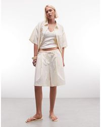 ASOS - Short d'ensemble long en tissu technique - crème - Lyst