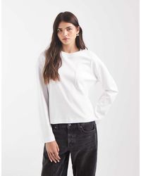 Vero Moda - Camiseta Boxy De Manga Larga Con Bolsillo En Blanco - Lyst