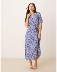Jdy - Robe chemise mi-longue imprimée avec liens à la taille - Lyst