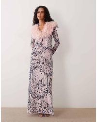 AFRM - Vestido Largo Maxi Con Cárdigan De Manga Larga 2 En 1, Cuello De Piel Sintética De Malla Y Estampado Abstracto - Lyst
