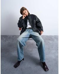TOPSHOP - Kort Bollend Bomberjack Van Imitatieleer Met Riem En Opstaande Boord - Lyst