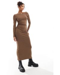 ASOS - Robe mi-longue froncée sur le côté à manches longues - marron - Lyst