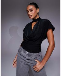 ASOS - Top Van Gladde Stof Met Diepe Gedrapeerde Halslijn - Lyst