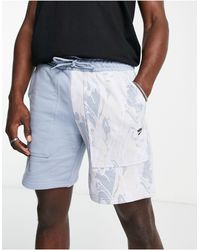 PUMA - Pantalones cortos azules con estampado marmolado y diseño color block exclusivos en asos - Lyst