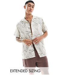 ASOS - Camicia da spiaggia vestibilità comoda color écru con rever e stampa di gigli disegnati - Lyst