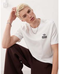 adidas Originals - T-Shirt Bianca Con Stampa Grafica Floreale - Lyst