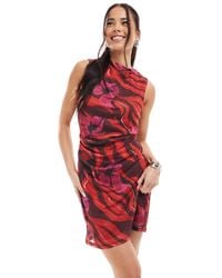 Vero Moda - Robe courte sans manches en tulle à encolure bateau avec imprimé - bordeaux et rouge - Lyst