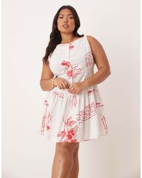 ASOS - Asos design curve – minikleid mit tiefer taille, u-boot-ausschnitt, rotem blumenmuster und knopfleiste - Lyst