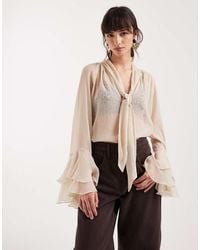 ONLY - Hoogsluitende Doorschijnende Blouse Met Strikdetail En Ruches Aan De Mouwen - Lyst