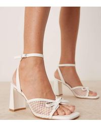 Glamorous - Sandali A Pianta Larga Bianchi Con Fiocco E Tacco Largo Medio - Lyst