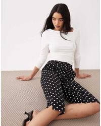 ASOS - Asymmetrische Top Van Gladde Stof Met Lange Mouwen, Rechte Hals En Gerimpelde Zijkant - Lyst