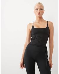 4505 - Icon Scoop Neck Yoga Cami With Inner Bra And Adjustable Straps - Lyst