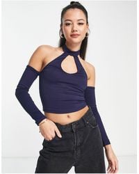 BDG Sammie V-Neck Cutoff Cropped Tee  Crop tee, Women jeans, Fits with  shorts