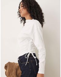 ASOS - Top à manches longues avec fronce nouée sur les côtés - lait - Lyst