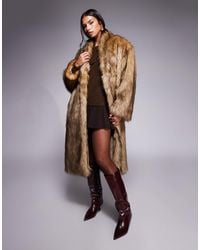 Aria Cove - Manteau long et oversize sans col en fausse fourrure avec liserés marron - Lyst