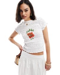 ASOS - Camiseta blanca fruncida con diseño encogido y estampado gráfico "tomato girl" - Lyst