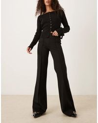 Mango - Pantaloni A Zampa Neri Con Pieghe Sul Davanti - Lyst