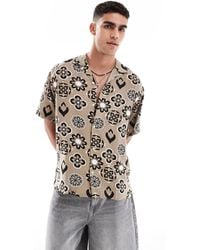 Jack & Jones - Chemise à imprimé géométrique, à manches courtes et col à revers - beige - Lyst