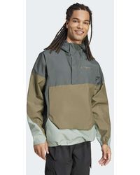 adidas - Anorak Verde Hiedra Y Verde Oliva Tierra Terrex Xploric 2.5L Climaproof De -Negro - Lyst