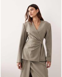 ARRANGE - Cinched Collarless Pleated Wrap Blazer - Lyst
