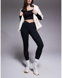 4505 - Hourglass Icon Wrap Waist Yoga legging - Lyst