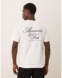 Abercrombie & Fitch - Camiseta Blanca Con Estampado De Logo De Texto En La Espalda De - Lyst
