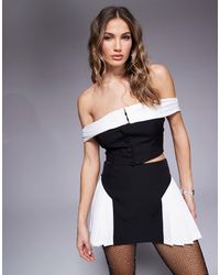 Kaiia - Exclusivité - x sasha corte - top d'ensemble ajusté à encolure bardot contrastante - et blanc - Lyst