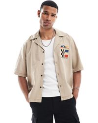ASOS - Chemise coupe carrée décontractée avec col à revers et broderie sur la poitrine - taupe - Lyst