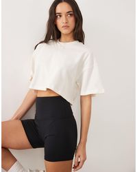 4505 - Icon - t-shirt crop top en coton épais à séchage rapide - cassé - Lyst