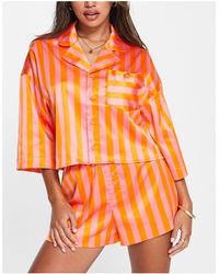 Monki - Pyjama avec short rayé en satin - rose et orange - Lyst