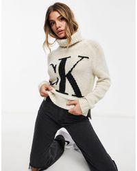 Calvin Klein – Strickpullover mit Rollkragen und Logo-Front - Natur