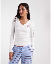 Hollister - Long Sleeve V Neck T-shirt - Lyst