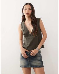 Weekday - Top Sbiadito Con Scollo A V - Lyst