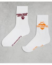 ASOS - Pack De 2 Pares De Calcetines Blancos Con Gráfico "Traitors" De - Lyst