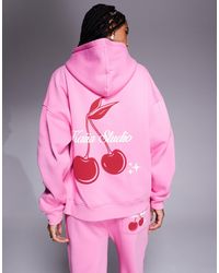 Kaiia - Studio - sweat à capuche oversize d'ensemble en coton majoritaire avec imprimé cerises au dos - pâle - Lyst