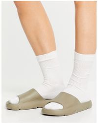 Pull&Bear Flat sandals for Women | Online Sale up to 56% off | Lyst