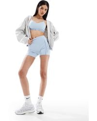 Nike - One gym life - short 5 pouces à taille haute en tissu dri-fit avec logo virgule - clair - Lyst